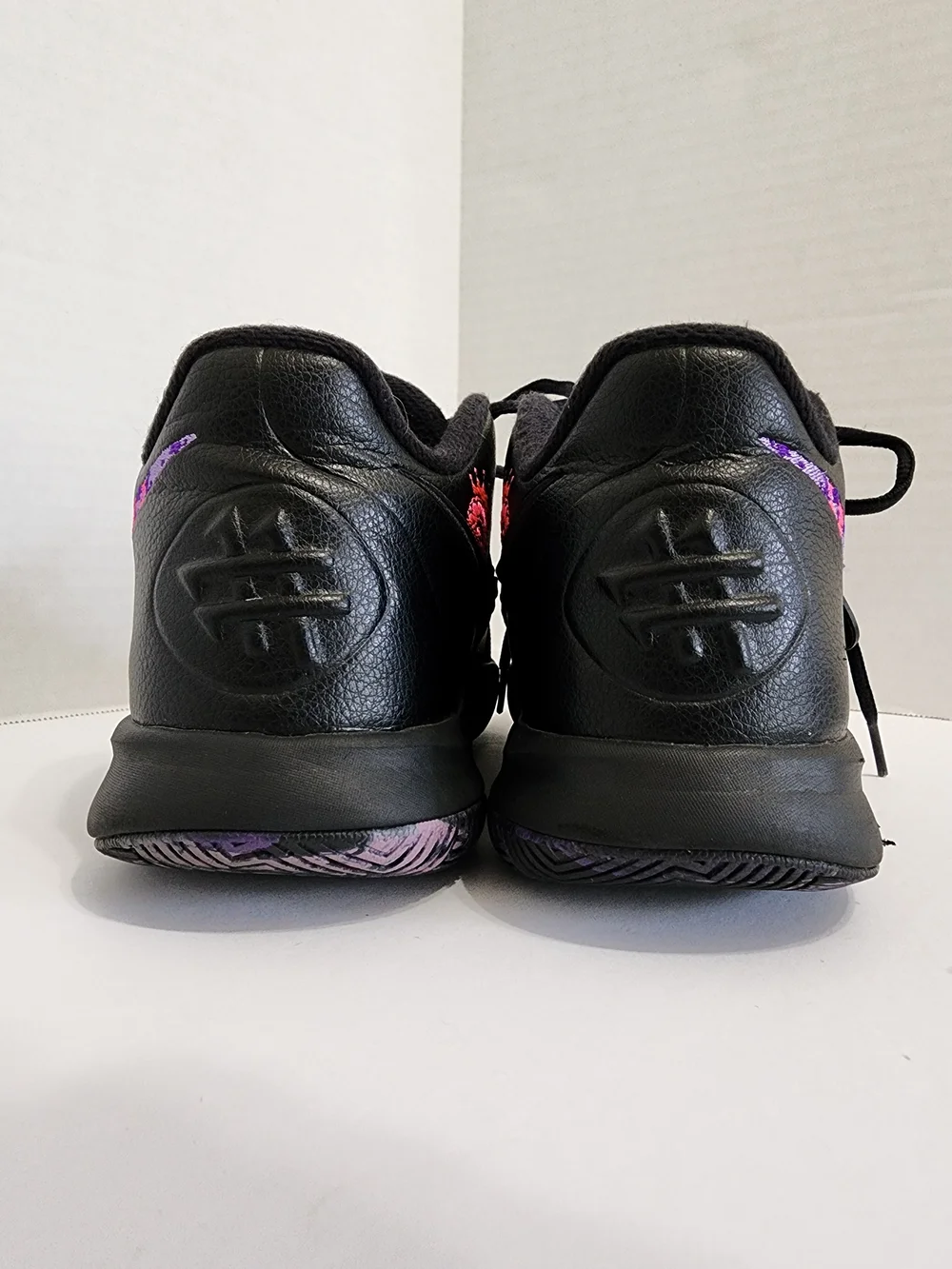 Nike Kyrie Flytrap 3 GS Floral Swoosh Basketball Shoes Black 6Y FLAW READ DESC